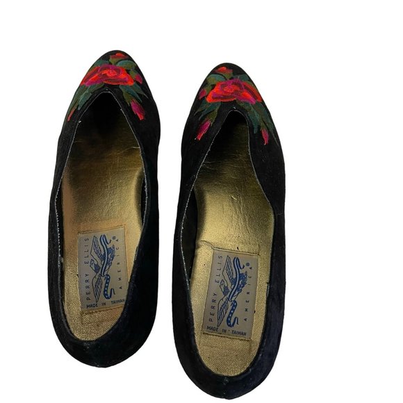 Vintage Perry Ellis Womens 8AA Black Suede Embroidered Red Floral Slip On Flats - Picture 3 of 16
